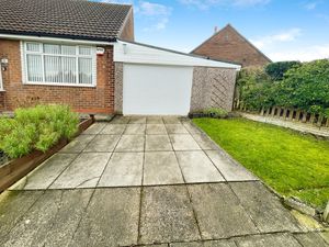 Drive & Garage- click for photo gallery